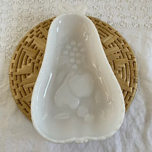 ❤️ White Milk Glass Pear Shaped Candy Dish Nut Trinket Sculpted Fruit